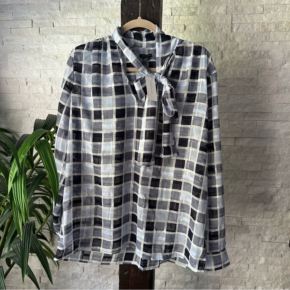 Ann Taylor Navy Blue and White Windowpane Square Blouse Size Medium new Tags